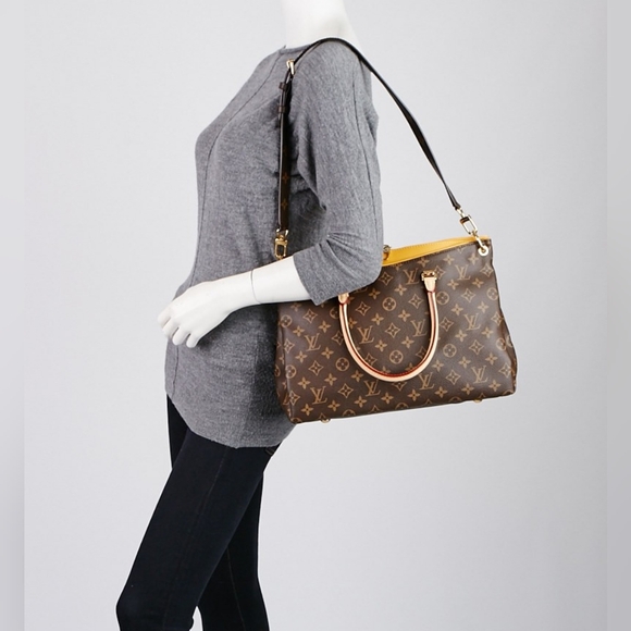 ❌SOLD❌ 💛Louis Vuitton Pallas MM💛 - Picture 15 of 16